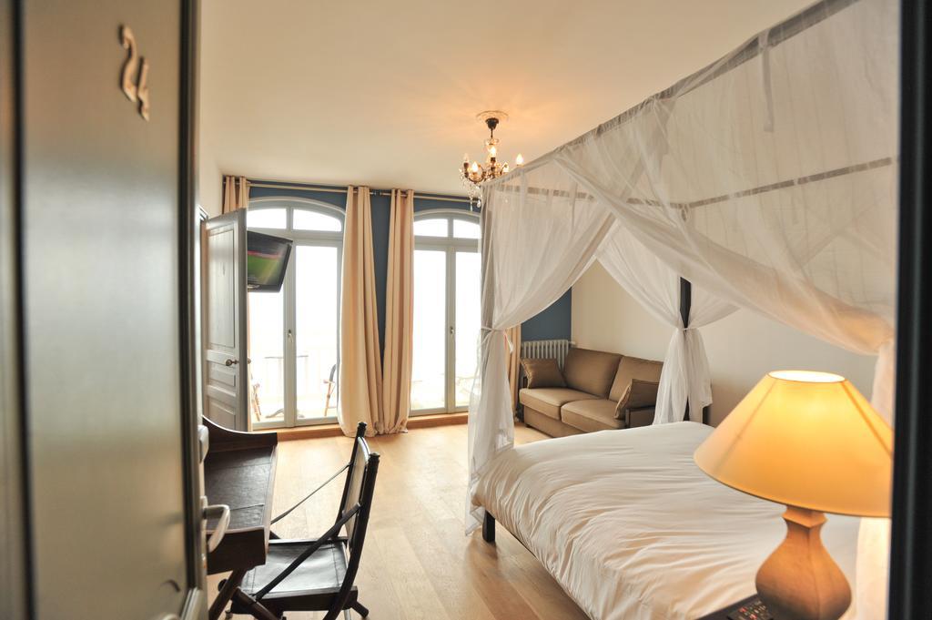 Double Room with Balcony and Sea View